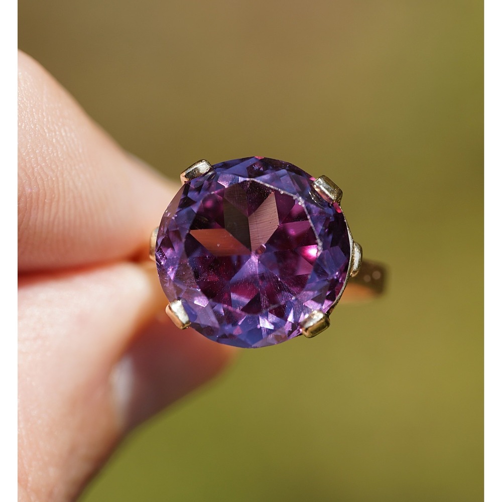 Vintage 14k Solid Yellow Gold Round Man Made Purple Sapphire Ring - Size 6.75